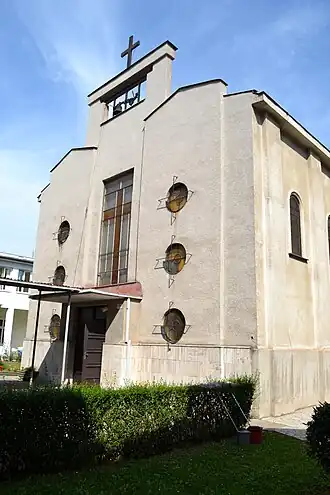 De Christus Koningkerk, op het terrein van gymnasium: "Sint-Thomas van Aquino" in Košice.