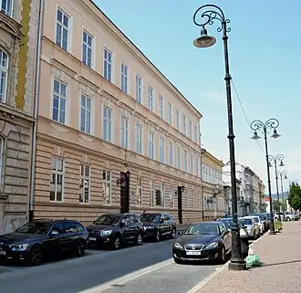 Gymnasium (1905) in de Kováčska ulica nummer 30.