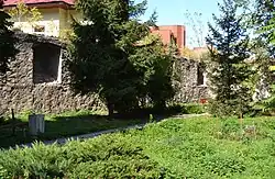 Nabij Poštová 15: een overblijfsel van de oude stadsversterking