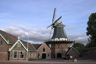 De Gouden Engel vanaf de weg (sep. 2009)