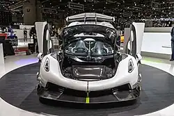 De voor de gebruiker toegankelijke compartimenten openen samen met deuren