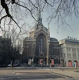 Rechts Persilhuis, midden Koepelkerk, links ingang Tesselschadestraat