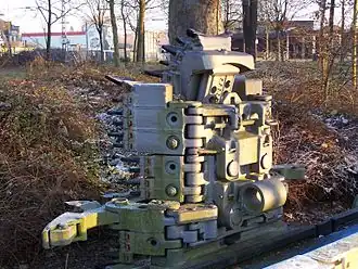 Model van de in 1943 in de mijn van Ibbenbüren uitgevonden kolenschaaf, opgesteld bij het station van Ibbenbüren