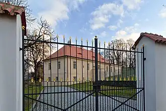 Kasteel met toegangspoort (2020)