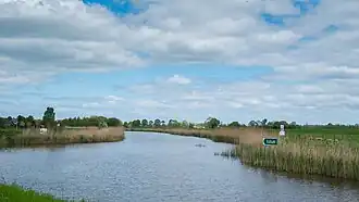 Ingang van het Kollumer Kanaal (middenachter) gezien vanaf de Stroobossertrekvaart