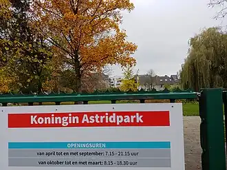 De ingang van het park.
