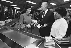 Bij boekenuitleenbalie