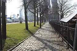 De Koningsdam in 2018, op ruwweg de plek van de Koningsbrug