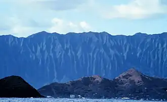 De Koʻolau Range gezien vanaf Lanikai in Kailua aan de lijzijde van Oahu