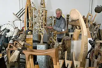 Evert Koopman in zijn atelier aan de Vismarkt, Den Helder 2010