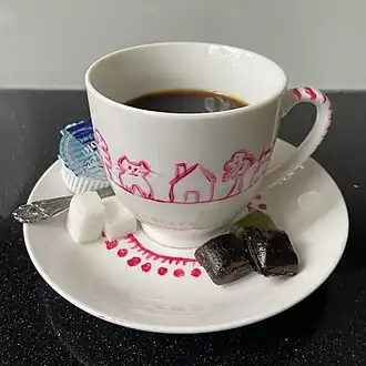 Kopje koffie met drie Zwolse balletjes