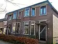 Helft van bouwblok met twee woningen