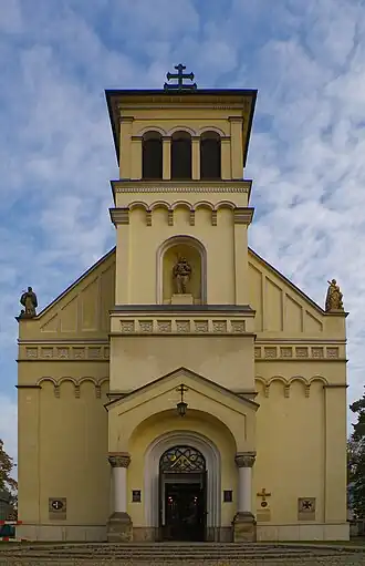 De voorzijde van de Sinta-Catharinakerk in Warschau