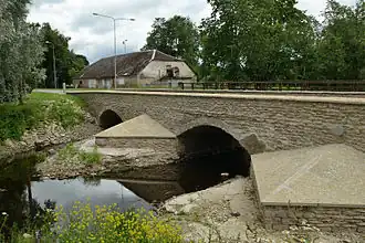 Brug bij het landhuis