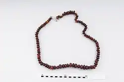 Kralensnoer met barnstenen kralen