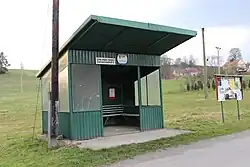 Bushalte in het dorp (2014)