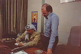 Kris Borms in Palestina met naast hem Yasser Arafat