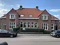 Appartementen, voorm. postkantoor met directeurswoning in traditionele jaren '30-stijl