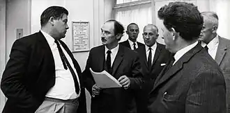 Viermans oppositie van de Boerenpartij die voor afsplitsing zorgde met een motie van wantrouwen tegen partijleider Koekoek. Hubert Kronenburg met papier in de hand. Den Haag, Nederland, 25 juni 1968.