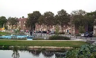 Gezicht op de Evertsenstraat. Straatbeeld in Kruiskamp,