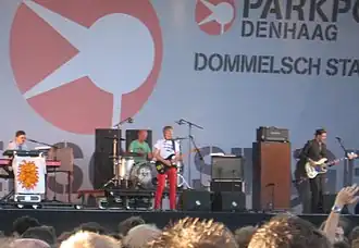 Kula Shaker tijdens een optreden op Parkpop (2008)