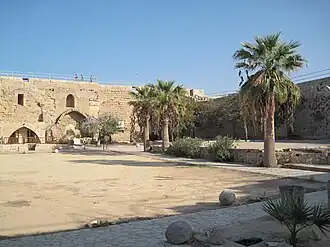 De binnenplaats van het kasteel