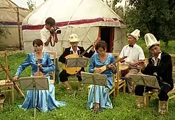 Kirgizische muzikanten in Karakol, Kirgizië