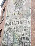 Gebouw met publicitaire muurschildering Sano & L'Alsacienne