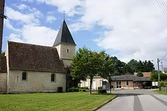 Dorpscentrum met kerk Saint-Jean-Baptiste en gemeentehuis
