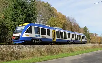 LINT 41-treinstel op de Ammerseebahn ten zuiden van Dießen (2013)