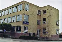 Tegeltableaus in zijgevel