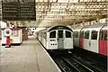Type 1959 op de Bakerloo Line, station Queen's Park, 1986.