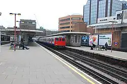 De perrons in de stijl van het New Works Programme.