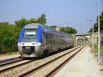 Een B 81500 treinstel op station La Couronne-Carro