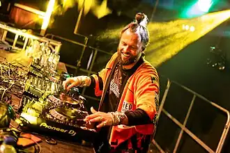 La Fuente tijdens een optreden (2019)