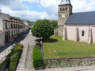 Gemeentehuis en Église Saint-Rémi.jpg