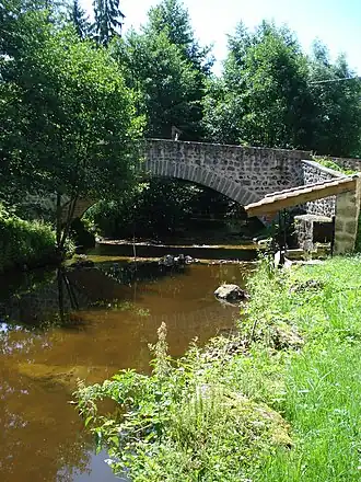 Brug over La Mare en lavoir (openbare wasplaats}