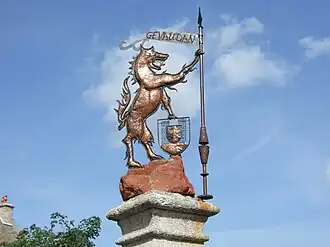 Een fontein in het centrum van Aumont-Aubrac