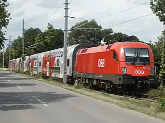 ÖBB 1116 + dubbeldeksrijtuigen in Laa a.d.Th.