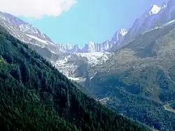 Uitzicht op de gletsjers van het Mont Blancmassief