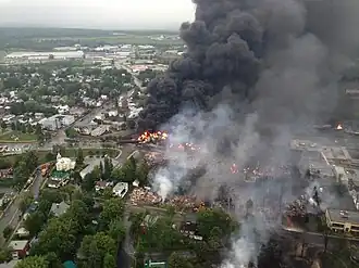 De brandende binnenstad van Lac-Mégantic.