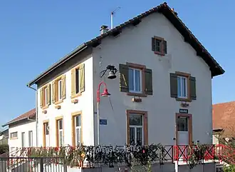 Gemeentehuis en school