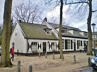 Dorpsstraat 12, links nummer 14