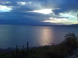 Het meer Lago Enriquillo