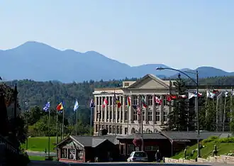 Lake Placid High School gelegen naast de ijsbaan