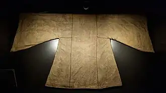 Het Lambertuskleed in de nieuwe vitrine uit 2024