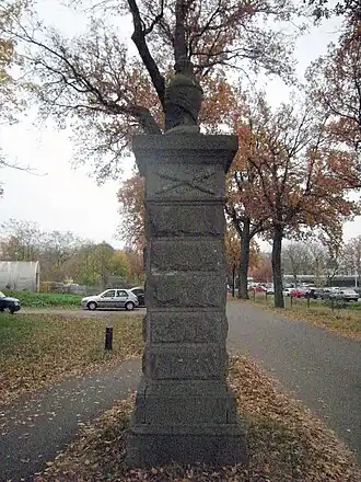 Hekpijler van landgoed Wylre, ingang van huidige begraafplaats Venlo