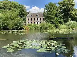 Voorzijde Landhuis Oud Amelisweerd, met zicht op Kromme Rijn