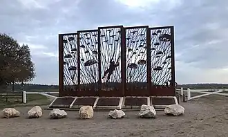 Landmark Vensters op het verleden op de Ginkelse Heide in Ede ter nagedachtenis aan de luchtlandingen op 18 september 1944. De foto is gemaakt op 17 november 2020 en betreft eigen werk.