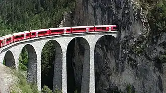 Alvra-treinstel op het Landwasserviaduct